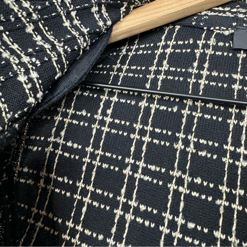 St John Boucle Tweed Knit Notch Lapel Button Front Blazer Jacket Buttons 8 - Picture 3 of 12